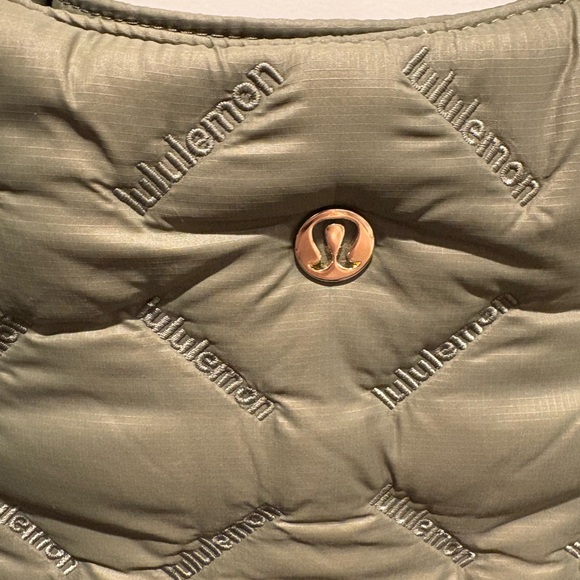 Lululemon Quilty Pleasures Shoulder Bag 14L - Bay Leaf / Gold Hardware - Picture 4 of 14